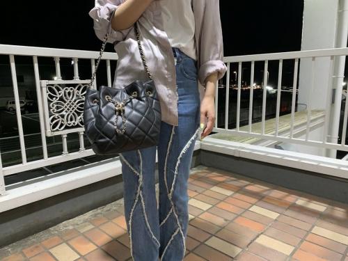 シャネルの巾着チェーンショルダーバッグ