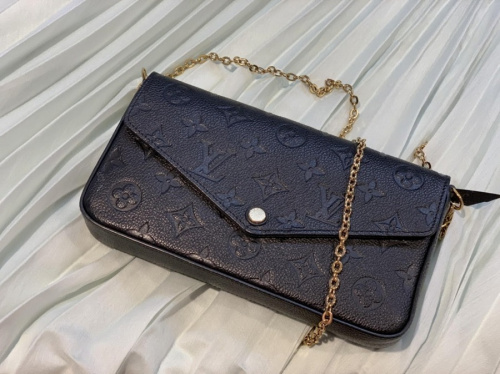 ラグジュアリーブランドのLOUIS VUITTON 　