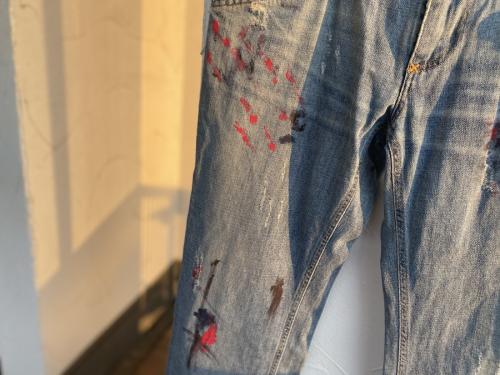 ドルチェ&ガッバーナのペイント加工デニムパンツ