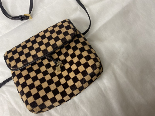 ラグジュアリーブランドのLOUIS VUITTON 　