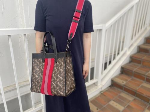 コーチのホースプリントストライプトートバッグ