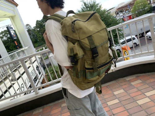 ビジネスアイテムのBRIEFING