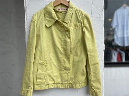 マルニのアシンメトリーデザインジャケット