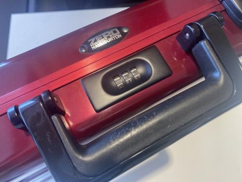 ゼロ ハリバートンのアタッシュケース