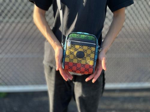 グッチのマルチカラーショルダーバッグ