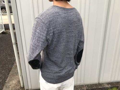 エルボーパッチVガゼットクルーネックスウェットのメンズ