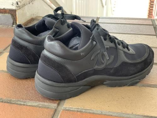 シャネルのココマークスニーカー