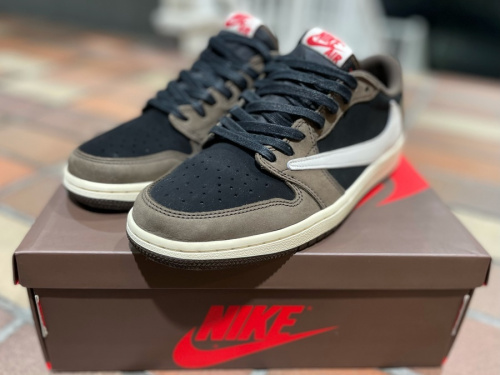 コラボ・別注アイテムのNIKE