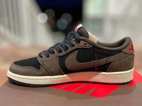 ナイキのAIR JORDAN 1 LOW OG SP TRAVIS SCOTT