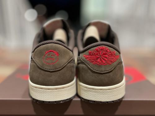 ナイキ×トラビス スコット