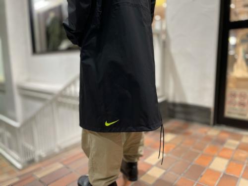 ナイキエーシージーのゴアテックスコート