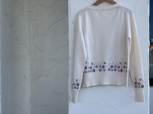 シャネルのカシミヤココマーク釦ニットカーディガン