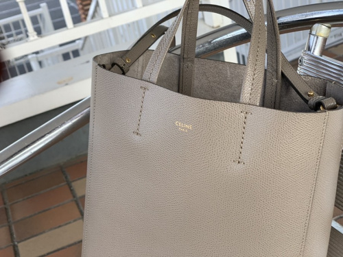 ラグジュアリーブランドのCELINE