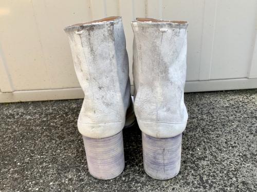 メゾンマルタンマルジェラのペイント加工タビブーツ