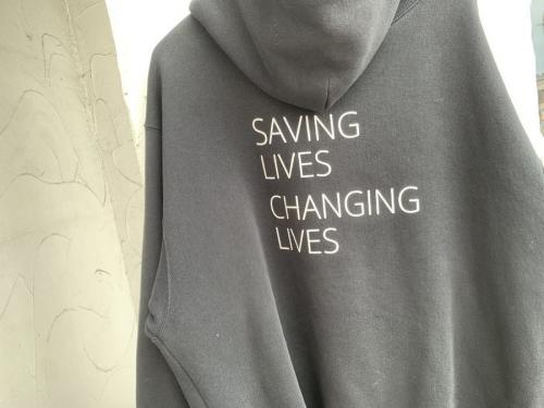 バレンシアガのワールドフードプログラムフーディー