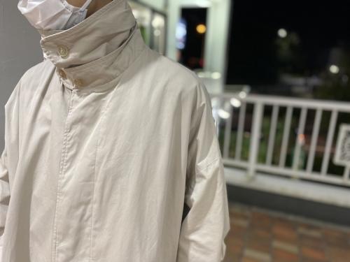 ステンカラーコートのシングルブレストトレンチコート