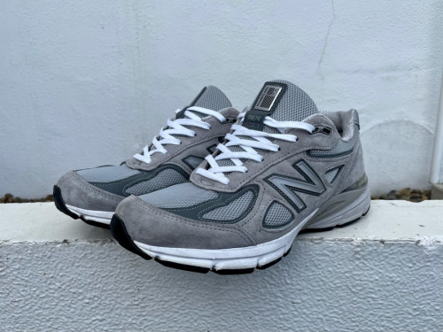 スニーカーのNEW BALANCE
