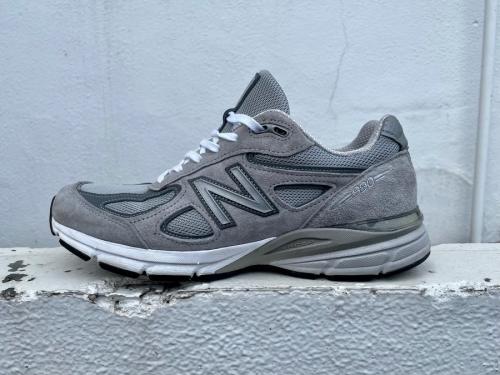 ニューバランスのローカットスニーカー