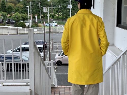 フォトグラフィックステンカラーコートのメンズ