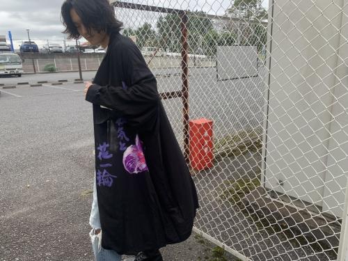 ビーヨウジヤマモトの嵐と狂気と花一輪Print Shirt