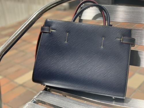 ルイ ヴィトン　のエピツイストトートバッグ