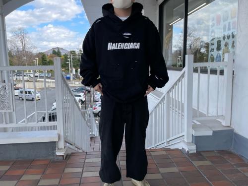 バレンシアガのDESTROYED HOODIE
