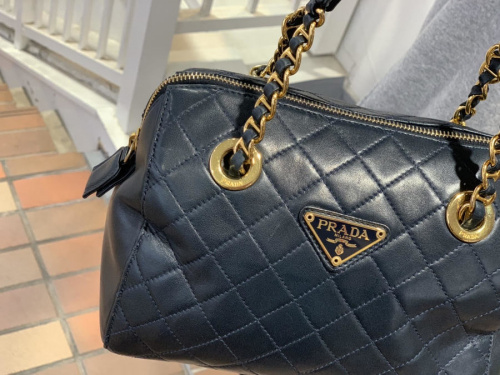PRADA ヴィンテージ  ボストンバッグ  キルティング チェーン 南京錠 PRADA/プラダ】チェーンハンドルキルティングミニボストンバッグ