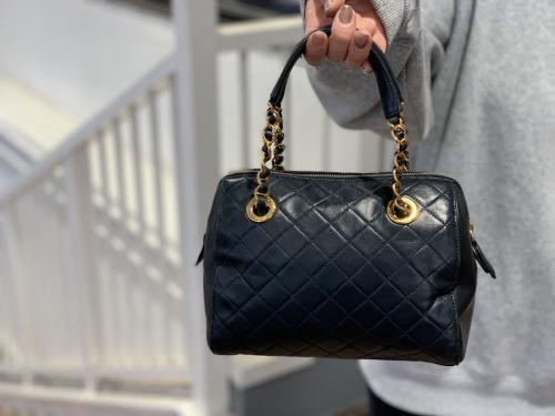 プラダのチェーンハンドルキルティングミニボストン