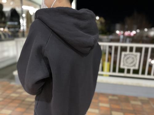 コモリの裏毛ジップパーカー