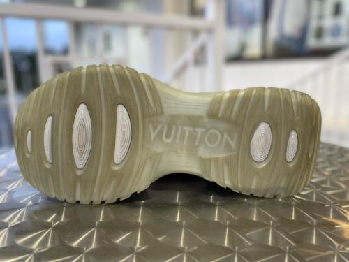 スニーカー　モノグラム