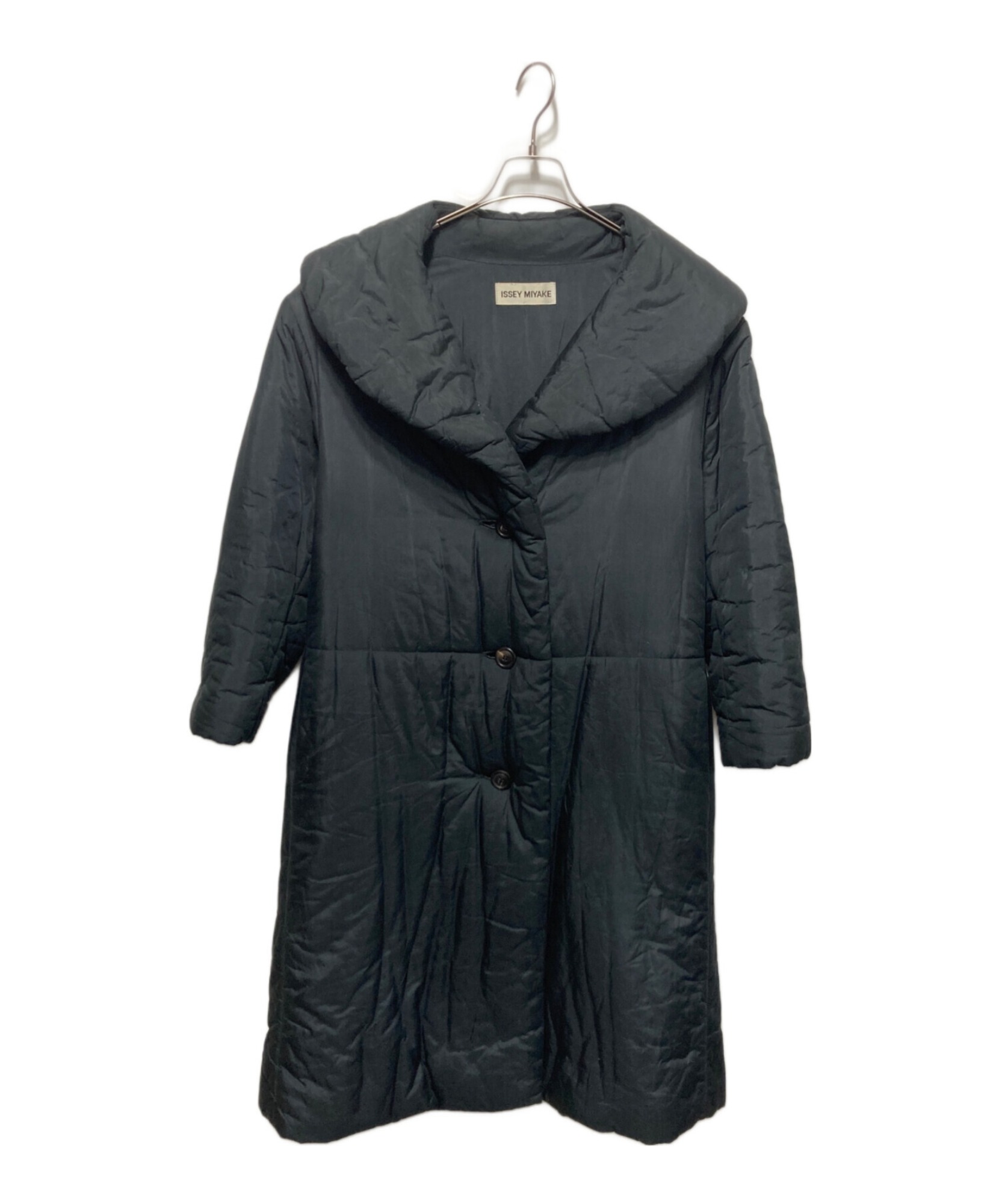 ISSEY MIYAKE / イッセイミヤケ】中綿コート | 静寂を纏う、黒の構築美