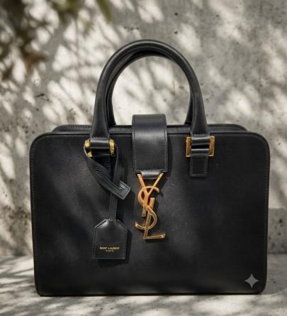 「ラグジュアリーブランドのYVES SAINT LAURENT 」