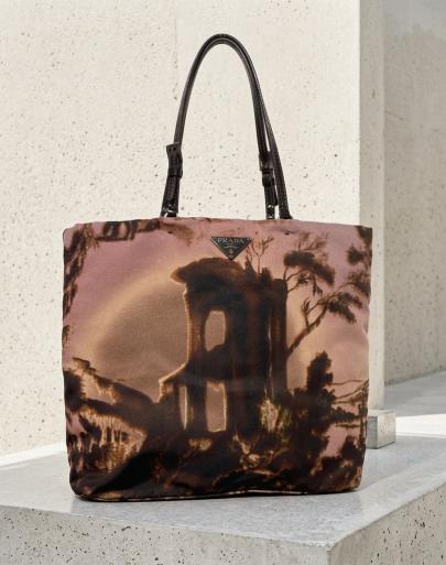 「ラグジュアリーブランドのPRADA 」