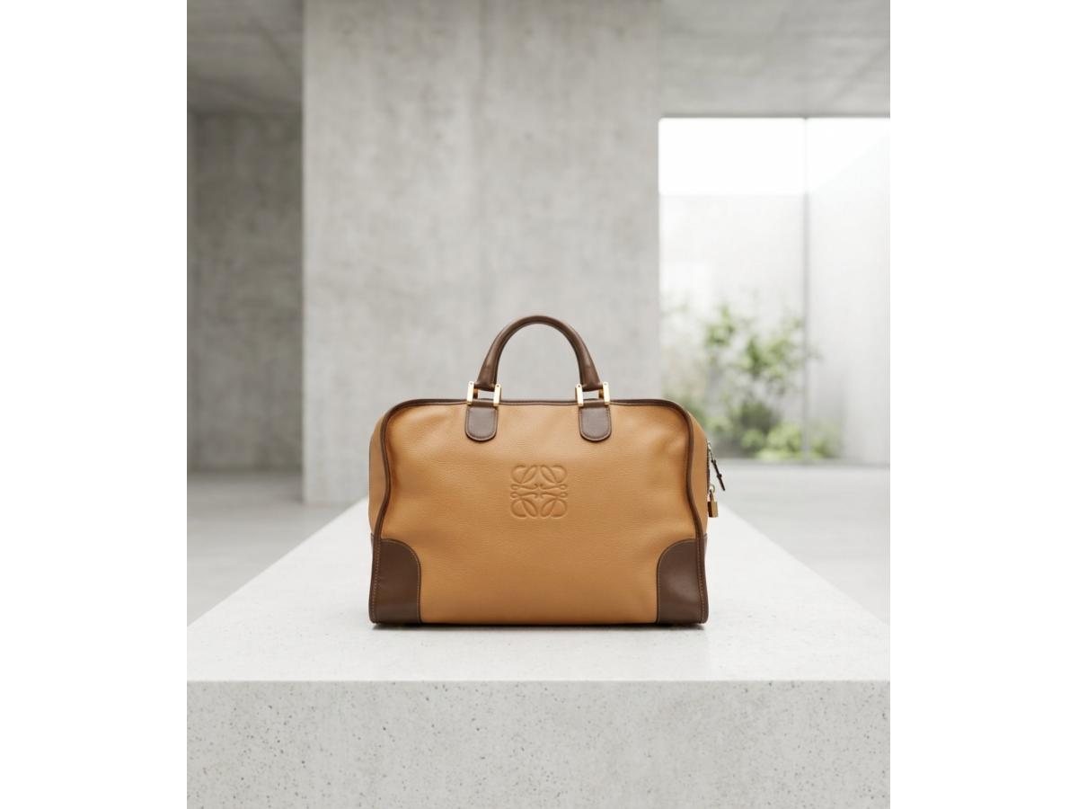 LOEWE / ロエベ】上質なスエードレザーが魅せるアナグラムボストン
