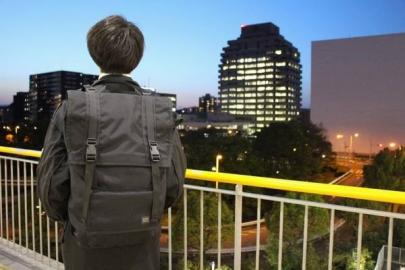 「バックパックのリュック 」