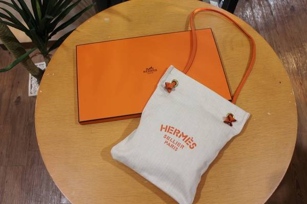 HERMES（エルメス）を身に着けて・・・ スカーフ×ミニバッグ入荷