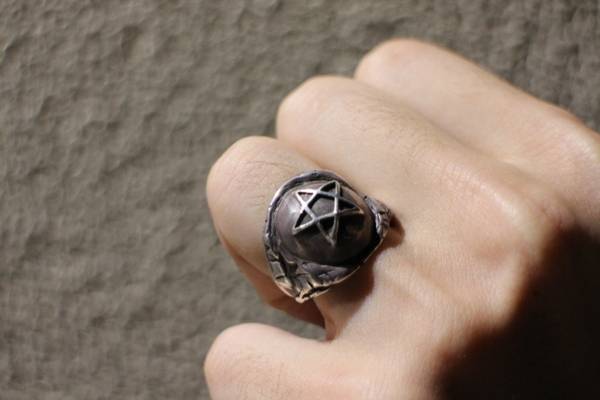 独創的かつミステリアスなALEX STREETER(アレックスストリーター)の