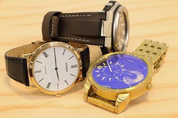 腕時計も続々新入荷しております 話題のスマートウォッチも 17 07 10発行