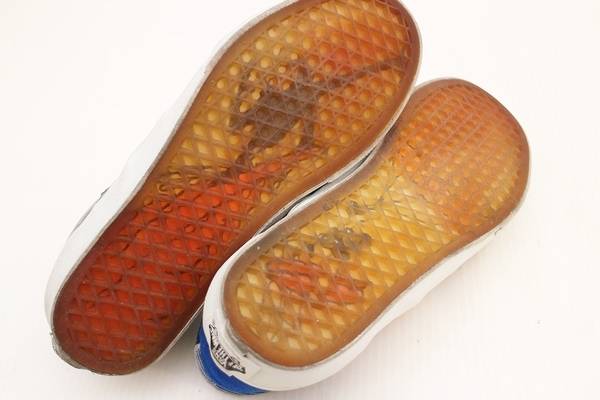シューズも秋仕様にしてみませんか？『REMI RELIEF×VANS』コーデュロイ