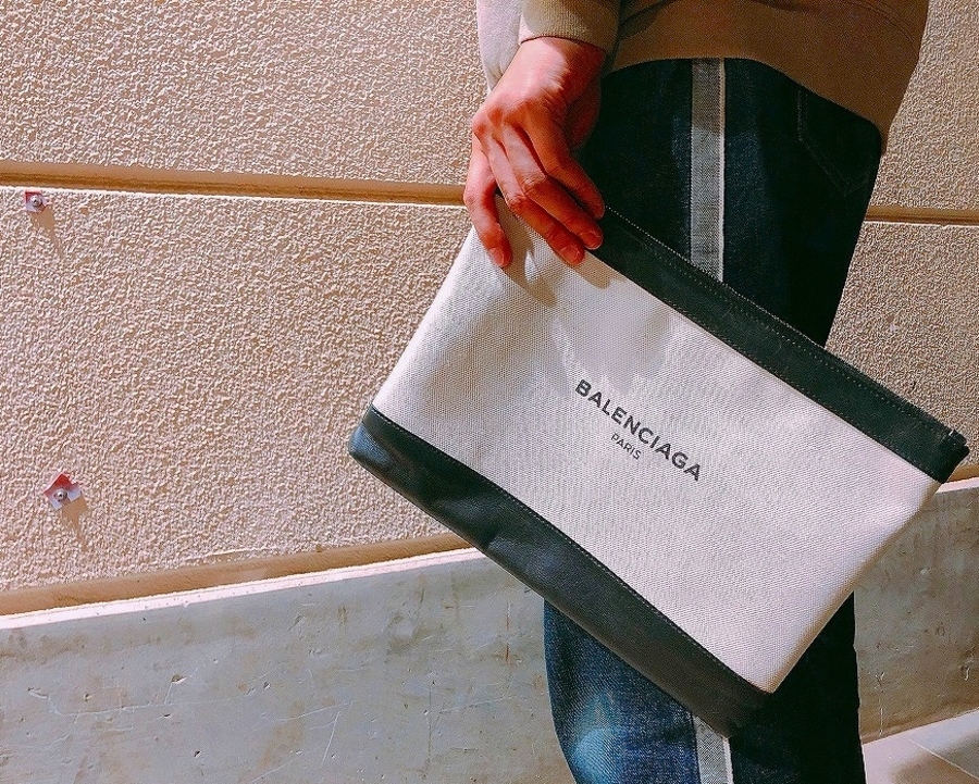 BALENCIAGA .paris クラッチバック