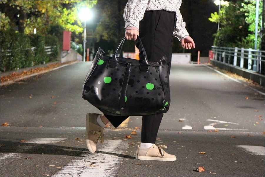 Comme Des Garcons The Beatles コムデギャルソン ビートルズ よりリンゴプリントフェイクレザートートが入荷致しました 19 11 14発行