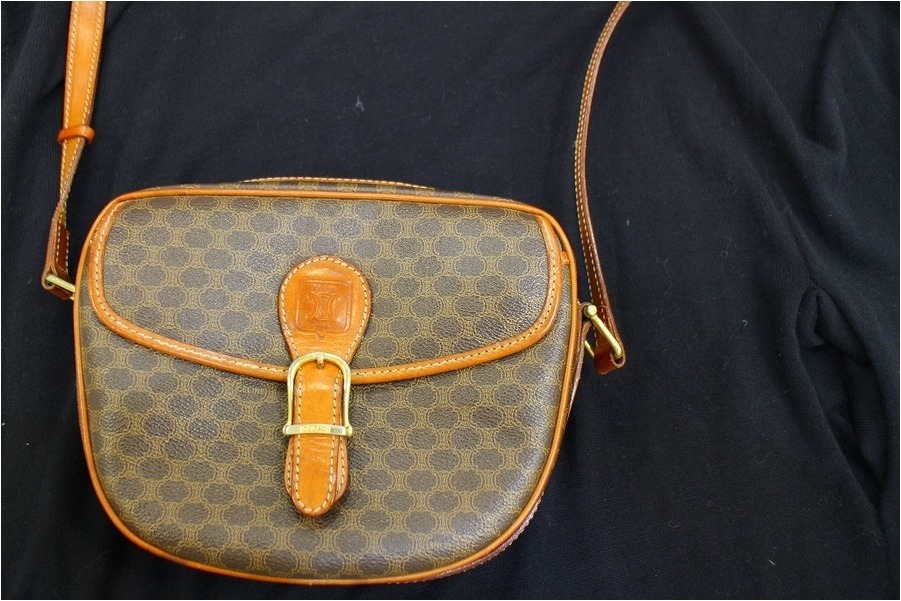 入荷速報！【CELINE/セリーヌ】よりマカダム柄ショルダーバッグ入荷 