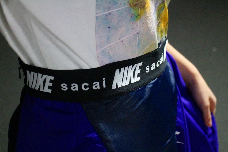 NIKE × sacai スウェット スカート　ネイビー NIKE×sacai/ナイキ×サカイ】人気ブランドコラボ品、再構築