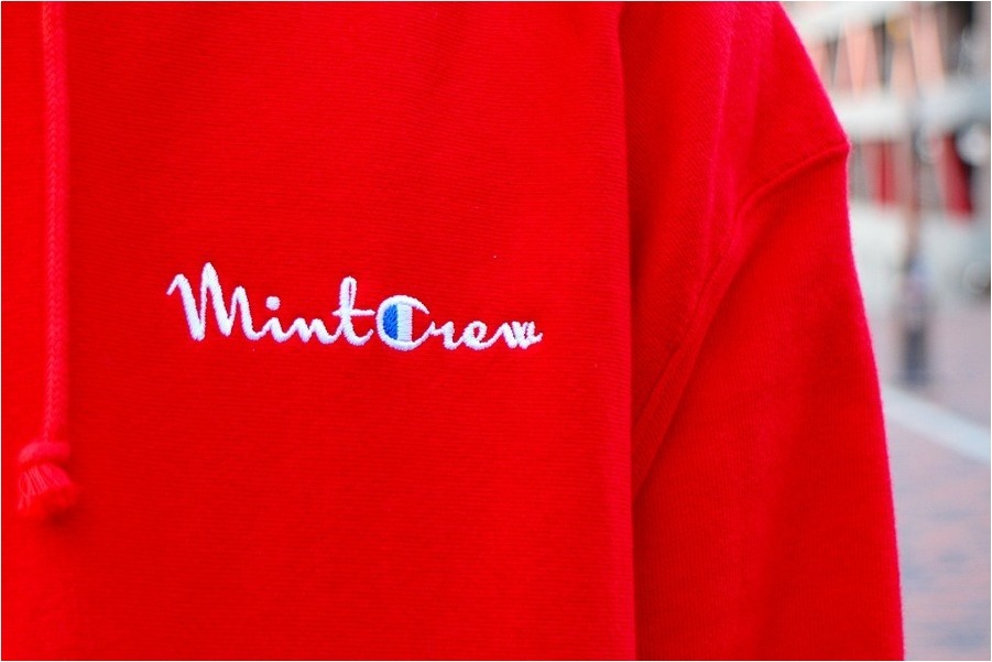 MintCrew×Champion/ミントクルー×チャンピオン】人気のロゴパーカーの