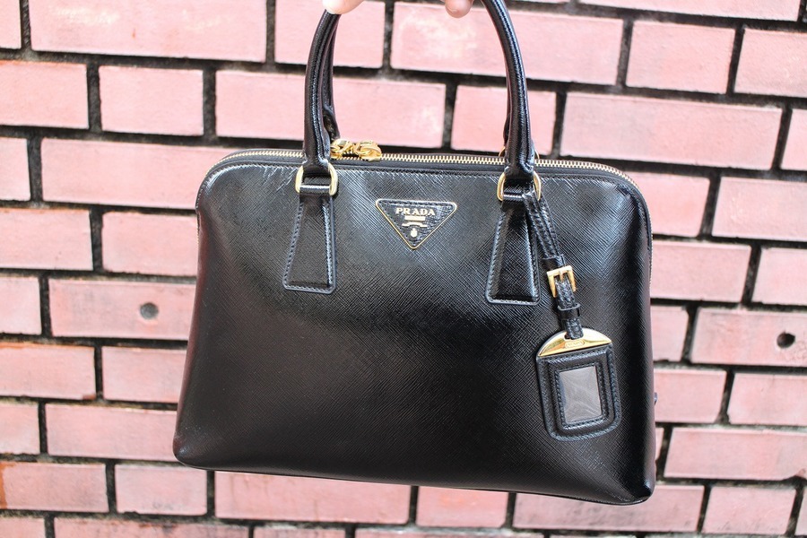 PRADA/プラダ】サフィアーノレザーを使用したハンドバッグをご紹介致し
