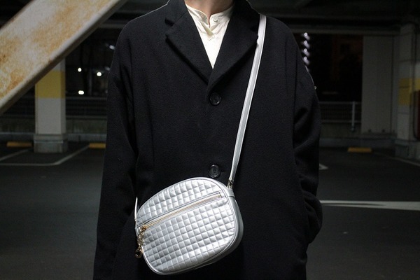 送料無料 非冷凍品同梱不可 CELINE C CHARM MEDIUM CROSS | www