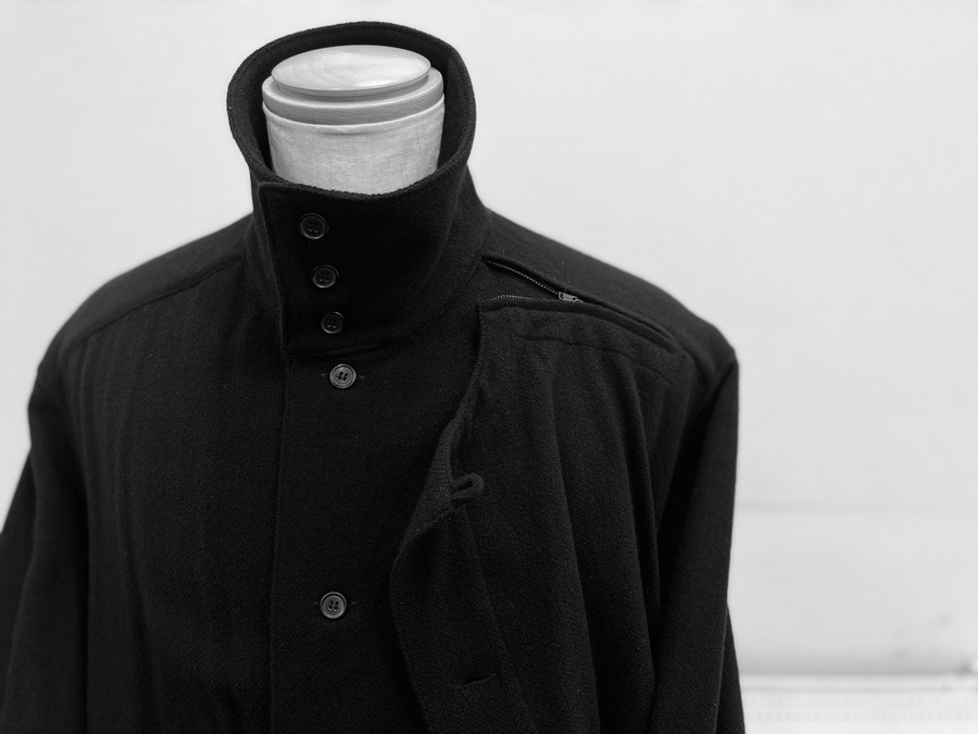 着る人の所作を美しく見せる、Yohji Yamamotoの美学。[2022.03.04発行]