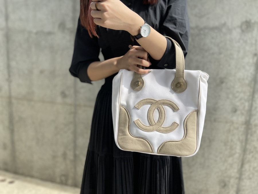 CHANEL シャネル マシュマロ キャンバス バッグ 人気の小さい方
