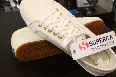 「スニーカーのSUPERGA 」