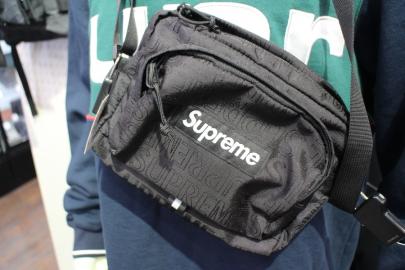 「ストリートブランドのSUPREME 」